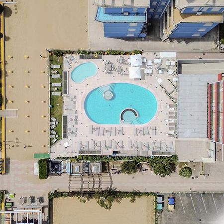 Hotiday Hotel Jesolo Spiaggia Exterior photo
