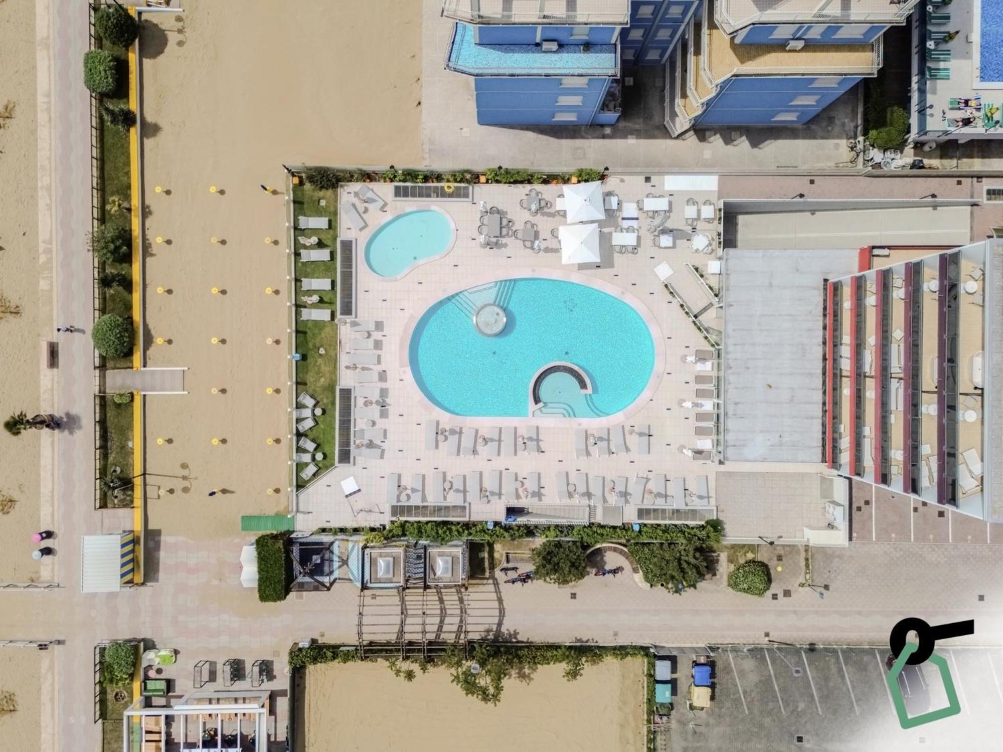 Hotiday Hotel Jesolo Spiaggia Exterior photo