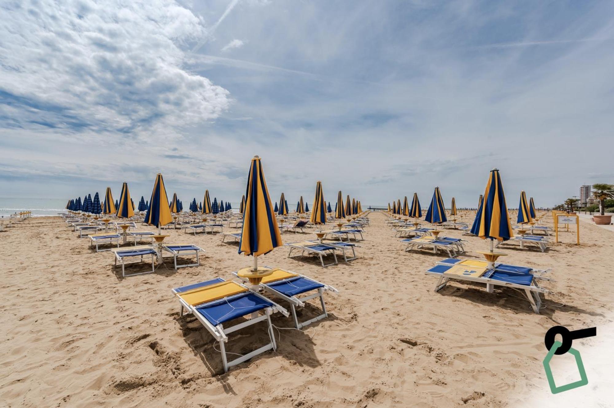 Hotiday Hotel Jesolo Spiaggia Exterior photo