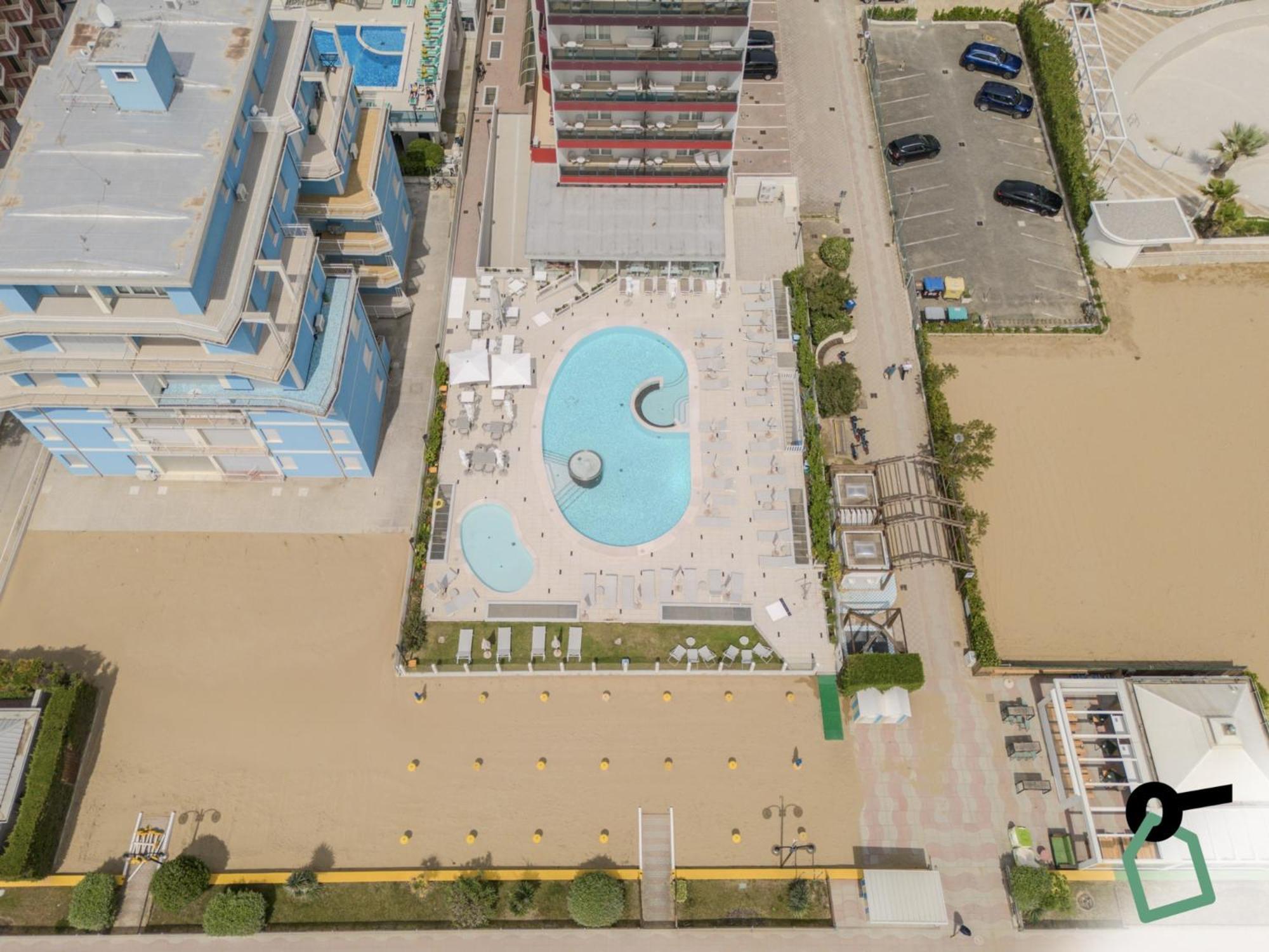 Hotiday Hotel Jesolo Spiaggia Exterior photo